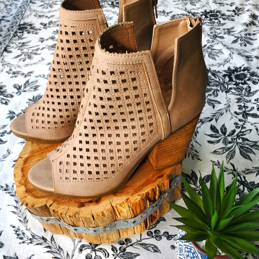 Tan Open-Toe Fashion Block Heel Bootie - by Sugar